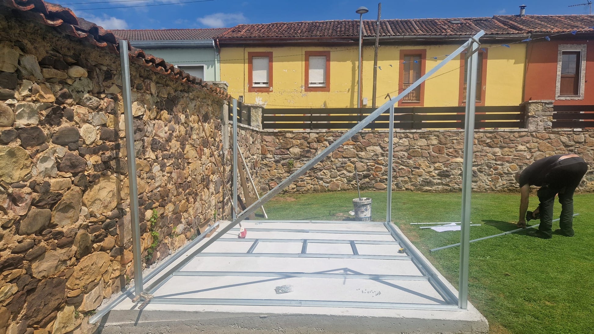 Caseta de jardín Alpine 10x8 - 321,6x243,1x214,2 cm y 7,28 m² - Gris Antracita - Ibercasetas