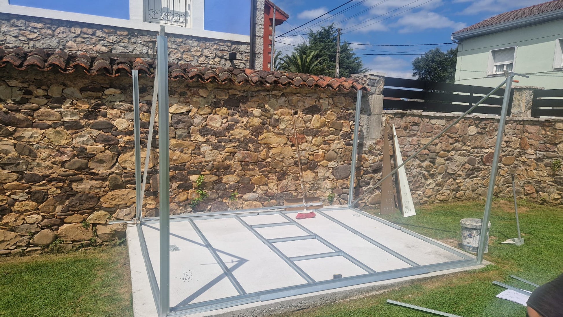 Caseta de jardín Alpine 10x8 - 321,6x243,1x214,2 cm y 7,28 m² - Imitación Madera - Ibercasetas